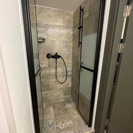 דירה Next Door *