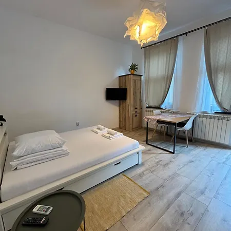 Next Door קלוז'-נאפוקה