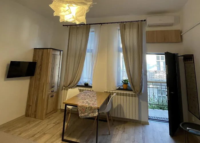 Next Door קלוז'-נאפוקה